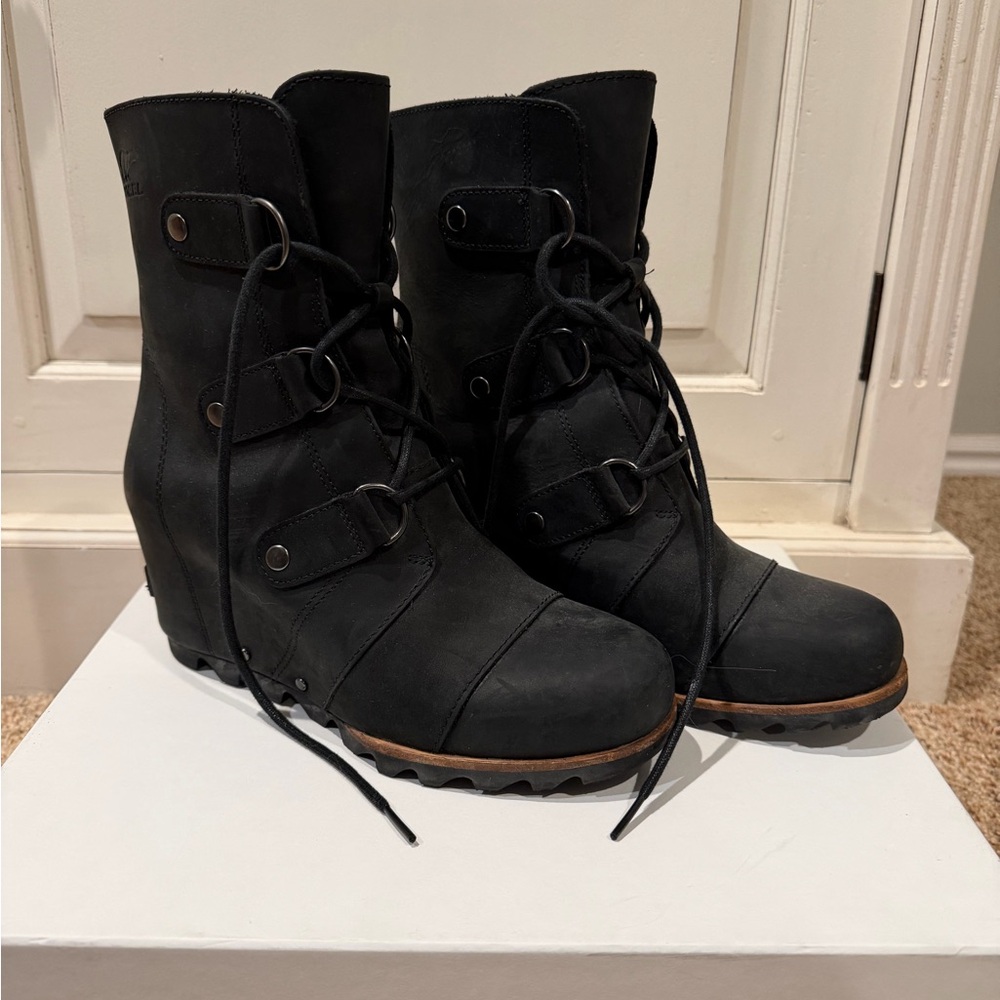 Sorel Women's Black Lace-Up Boots
